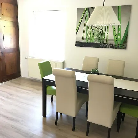 Gemutliche Mit Blick Auf Die Berge Apartman *