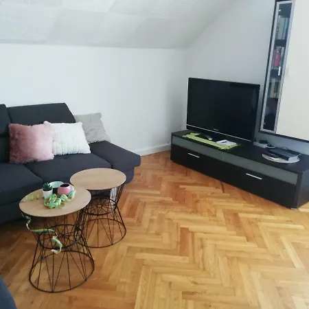 Gemutliche Mit Blick Auf Die Berge Apartman *