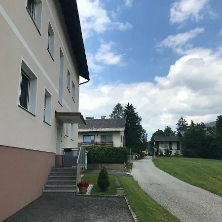 Gemutliche Mit Blick Auf Die Berge *
