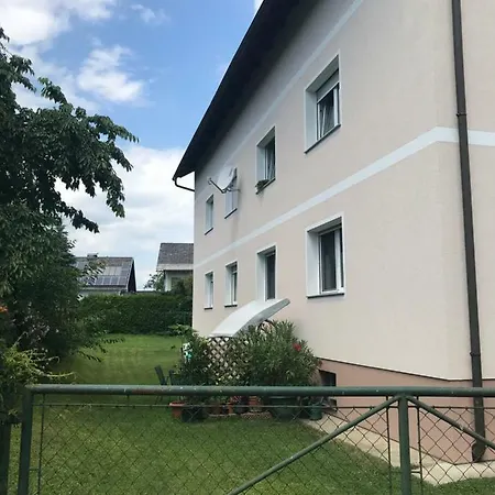Gemutliche Mit Blick Auf Die Berge Apartman *
