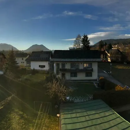 Gemutliche Mit Blick Auf Die Berge *